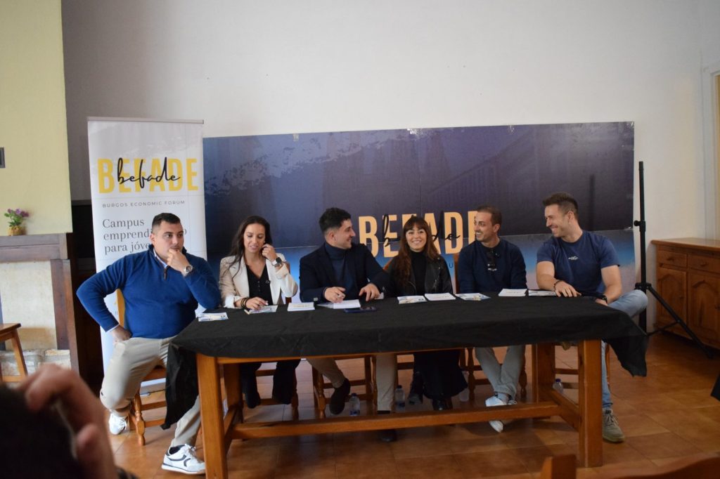 De izquierda a derecha, Miguel Mediavilla, Lucía Echevarrieta, Mario Pérez Talamillo, Leyre Sanz, Javier Castrillo Alaguero y Adrián Martínez Manso, en la mesa redonda «Retos empresariales al día». Fotografía: Andreea Susca