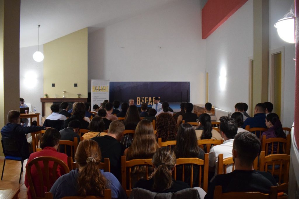 La sala del Campus, llena durante la ponencia de Ginés Clemente. Fotografía: Andreea Susca